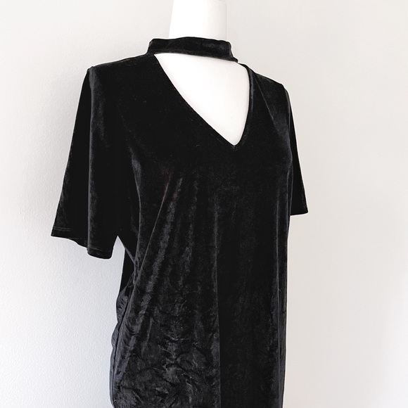 ASOS velvet t-shirt dress with choker neck and lace hem, black, Size 6 - Picture 5 of 9
